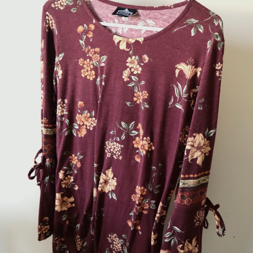 Maroon short dress, long flowy sleeves